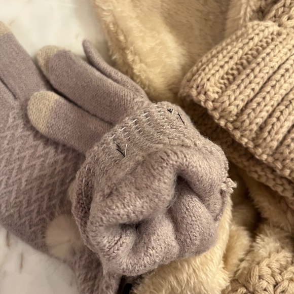 UGG Tan Sweater knit, scarf, hat, and gloves , NWT - Picture 10 of 10